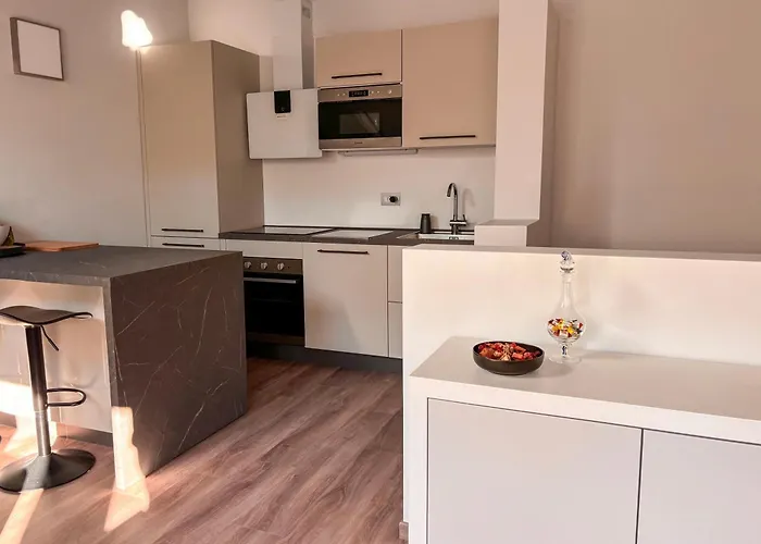 Boutique - Cinema & Ac - Historic Center טרנטו